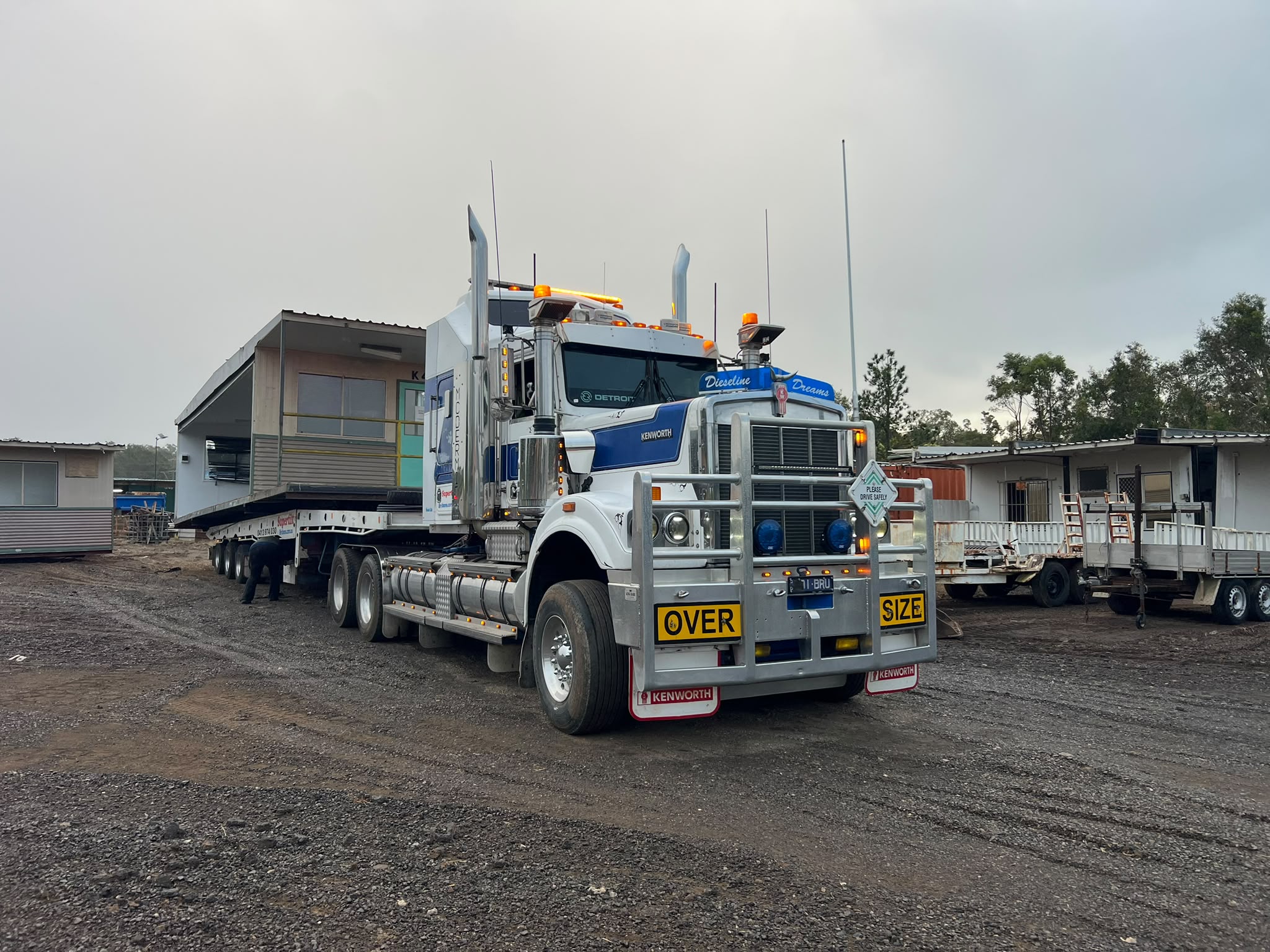 Portable building transport Brisbane — demountable