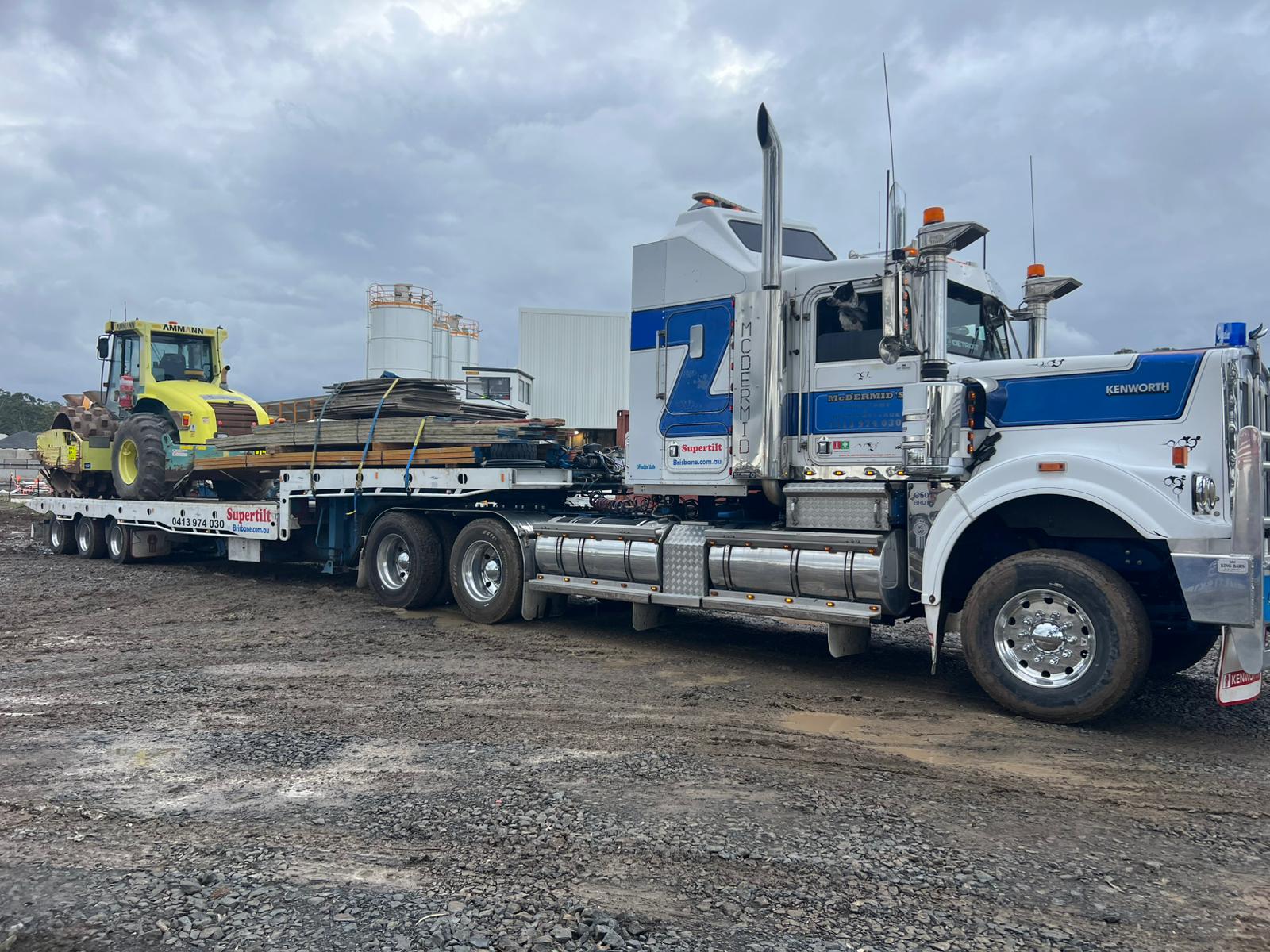 Supertilt Brisbane tilt tray truck — heavy transport and towing services